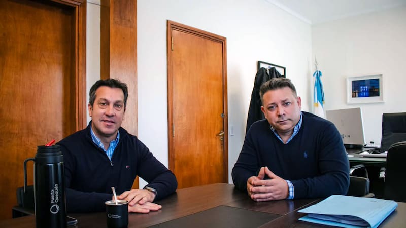 El intendente de Necochea, Dr. Arturo Rojas y el flamante presidente del Consorcio de Gestión de Puerto Quequén, Dr. Ernesto Povilaitis.