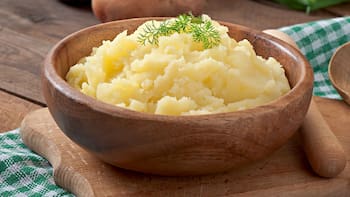 Chefs expertos coinciden: “El puré de papas más cremoso no lleva más manteca, sino una técnica de pisado diferente”