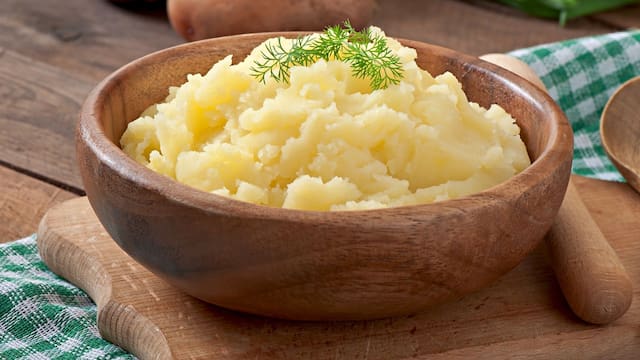 Chefs expertos coinciden: “El puré de papas más cremoso no lleva más manteca, sino una técnica de pisado diferente”