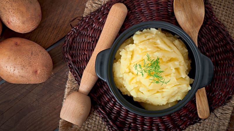 Chefs expertos coinciden: “El puré de papas más cremoso no lleva más manteca, sino una técnica de pisado diferente”