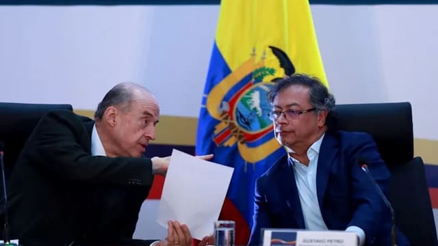 Álvaro Leyva denuncia un supuesto plan de sabotaje de Petro contra la transición al gobierno de Abelardo de la Espriella