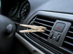 Qué significa enganchar una pinza de madera en el aire acondicionado del coche. Para qué sirve y por qué lo recomiendan