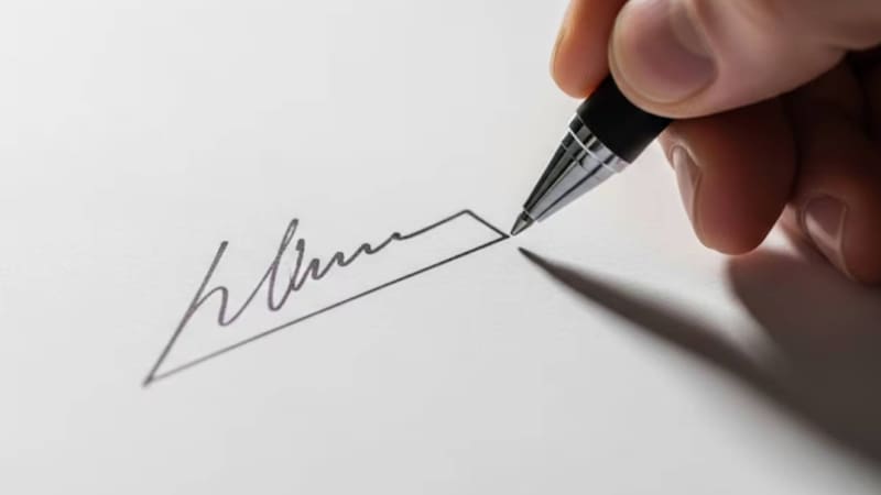 Cuando una persona firma con la inicial de su nombre, puede estar destacando una característica que considera central dentro de su identidad. (Foto: Archivo)