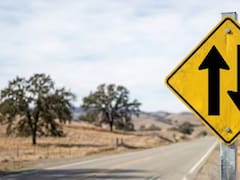 Qué significan las señales de tránsito 4.30 y 5.50 con fondo amarillos y por qué son importantes