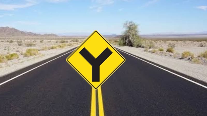 Qué significa la señal de tránsito de una Y de color negro sobre un fondo amarillo y por qué es importante
Fuente: Canva