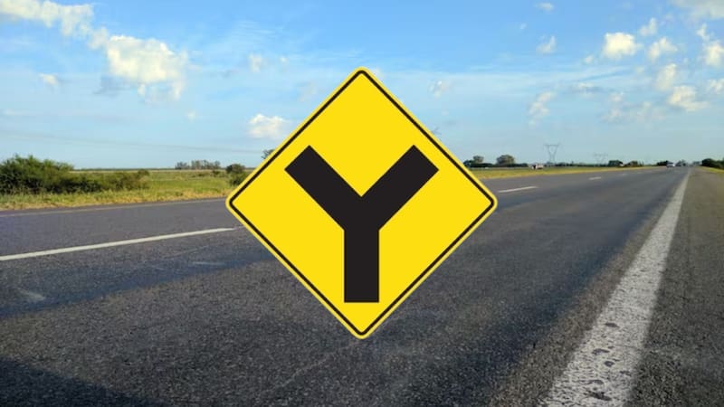 Qué significa la señal de tránsito de una Y de color negro sobre un fondo amarillo y por qué es importante
Fuente: Canva