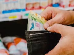 Ordenar los billetes de menor a mayor: qué revela este hábito sobre tu personalidad