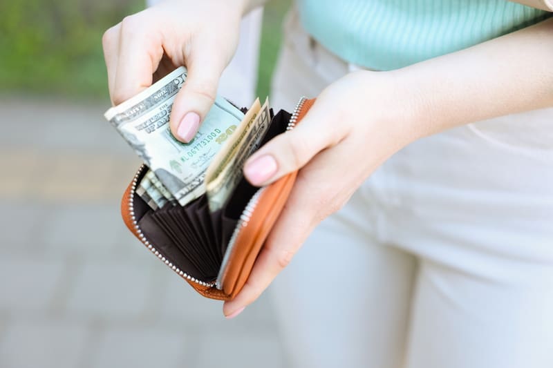 Qué significa ordenar los billetes de menor a mayor, según los psicologos