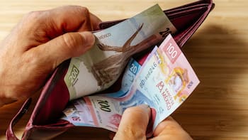 Qué significa ordenar los billetes de menor a mayor, según los psicólogos