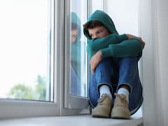 La psicología explica por qué algunos adultos piden perdón por todo: es culpa de los padres