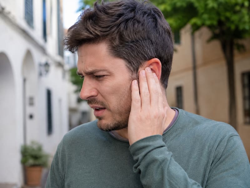 Qué significa que la oreja te arda de repente: la explicación que viene desde la época del Imperio Romano