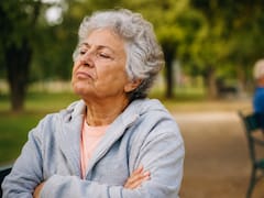 Por qué las personas que más se quejan son las que viven más años, según la psicología