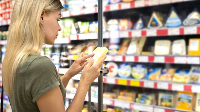 Retiran con urgencia del mercado un producto lácteo muy consumido tras 13 casos de intoxicación: FDA alega contaminación de una bacteria dañina productora de toxinas