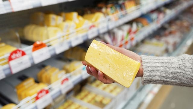 Anuncio oficial | El Gobierno reprueba el queso favorito de todos por un insólito error: se encuentra en todos los supermercados
