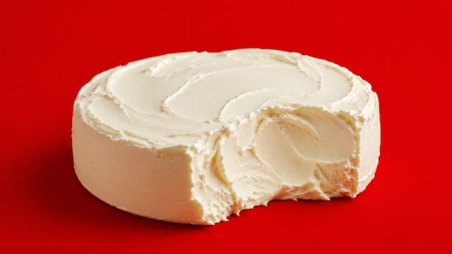 Ordenan retirar el queso cremoso más popular de todas las góndolas del país por riesgo de retortijones incontrolables