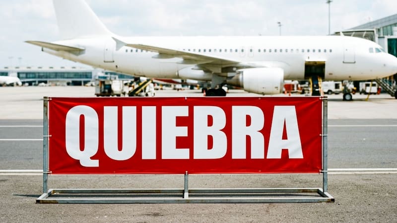 La aerolínea de ultra bajo costo podría cesar sus operaciones tras su segunda declaración de bancarrota en menos de 12 meses. Foto: Gemini.