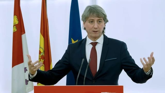 Quién es Carlos Martínez, el candidato del PSOE en Castilla y León que es apoyado por Pedro Sánchez