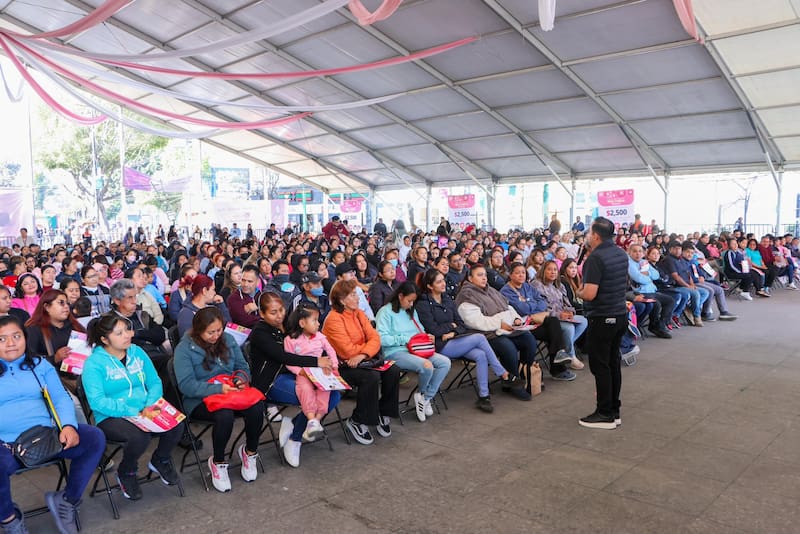 ¿Quiénes pueden recibir los 1,900 pesos y qué deben hacer? (Foto: Archivo)