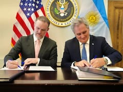 Tras la confirmación del acuerdo comercial con EE.UU., Pablo Quirno da una conferencia de prensa junto a Manuel Adorni