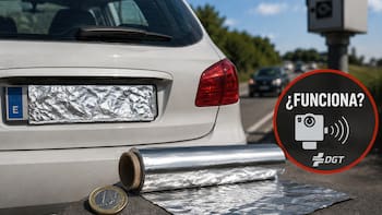 Poner papel de aluminio en el coche para evitar los radares de la DGT: qué ocurre realmente y por qué no funciona