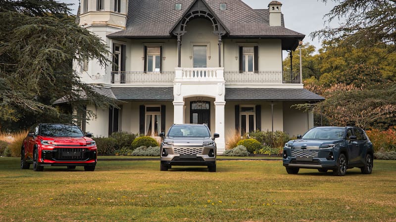Toyota lanzó las nuevas versiones híbridas e híbridas enchufables de la Rav 4