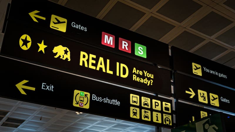 El Real ID es una licencia de conducir o tarjeta de identificación estatal que cumple con un estándar de seguridad federal.