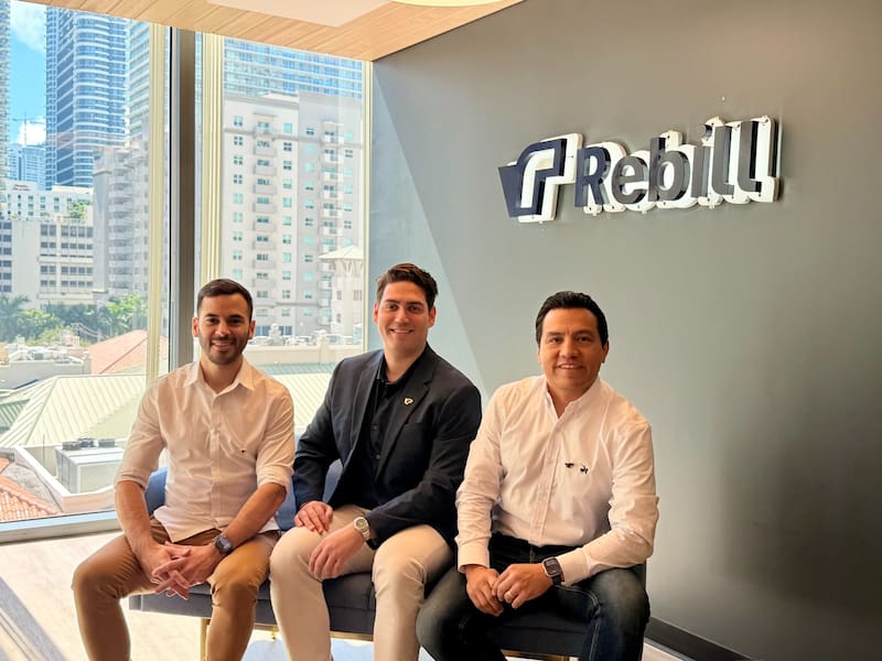 De izquierda a derecha: Ariel Díaz Ailán, cofundador y COO, Nahuel Candia, fundador y CEO, Francisco Leon, cofundador y CS0 de Rebill