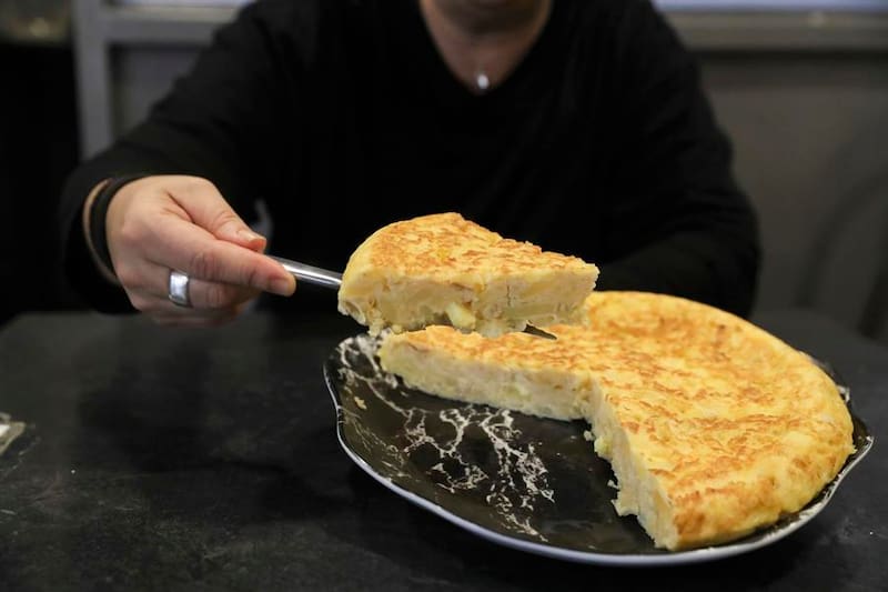 La tortilla española es un platillo tradicional español que data desde 1519. Fuente: Archivo