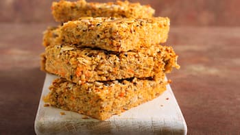 Mezclar zanahoria con harina integral: para qué sirve y por qué recomiendan hacerla