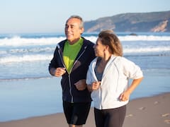 10 gramos diarios de creatina aumentaron la masa magra, la fuerza y la resistencia muscular en adultos de 45 a 65 años y sin rutina de ejercicio, según estudio reciente