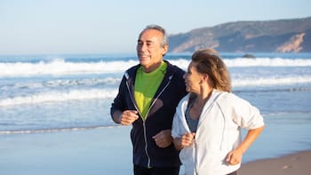 10 gramos diarios de creatina aumentaron la masa magra, la fuerza y la resistencia muscular en adultos de 45 a 65 años y sin rutina de ejercicio, según estudio reciente