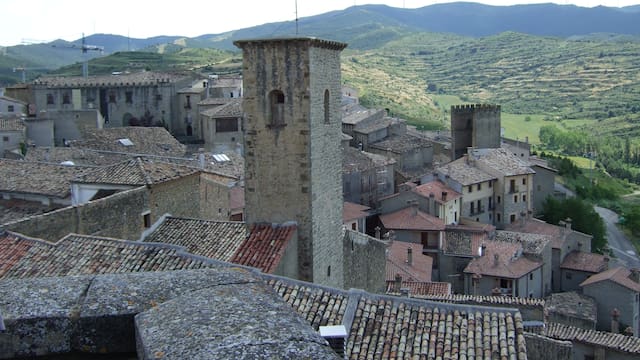 Este pueblo medieval es lugar de origen de un rey y escenario de famosas películas: fue reconocido Conjunto Histórico-Artístico