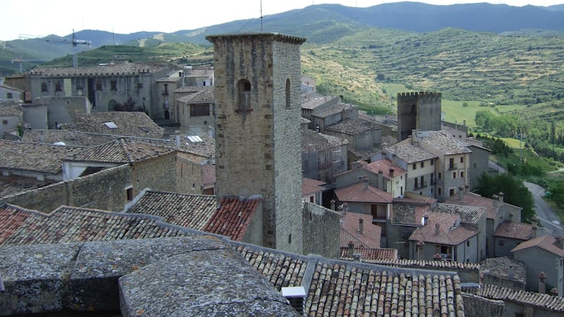 Este pueblo medieval es lugar de origen de un rey y escenario de famosas películas: fue reconocido Conjunto Histórico-Artístico. (Fuente: Wikimedia)