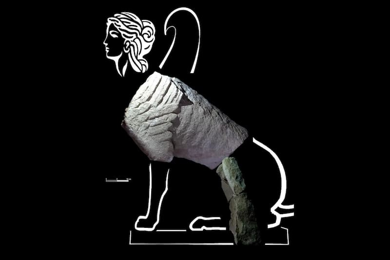 La esfinge romana presenta un alto nivel técnico y conserva restos de estuco que apuntan a una posible policromía original.