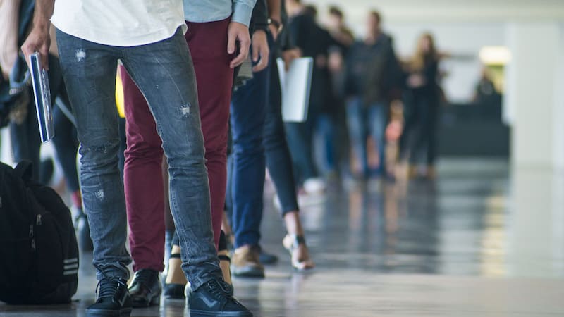 El indicador más esperado, la tasa de desempleo, se ubicó en 7,8% durante el primer trimestre de 2026, apenas por debajo del 7,9%.