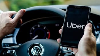 Uber y Didi declarados ilegales en el aeropuerto de la Ciudad de México: la Guardia Nacional ya opera para sacarlos y los taxistas exigen que ahora rindan cuentas