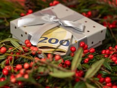 Malas noticias para Navidad: este es el limite de dinero que puedes regalar a un familiar sin que Hacienda te obligue a declararlo