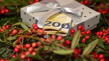 Malas noticias para Navidad: este es el limite de dinero que puedes regalar a un familiar sin que Hacienda te obligue a declararlo