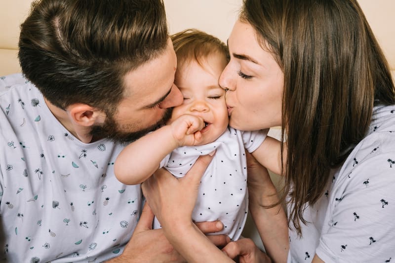 Los padres en Colombia pueden elegir hasta tres nombres propios para sus hijos. (Fuente: Freepik)