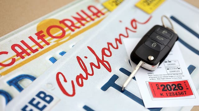 Cómo renovar en línea el registro vehicular de California y quiénes no tienen permitido hacerlo