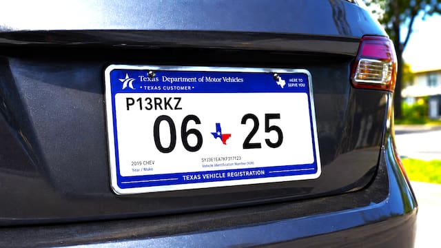 Es oficial | El DMV en Texas prohibirá el registro de vehículos y bloquea el trámite a las personas que no cumplan con este requisito obligatorio