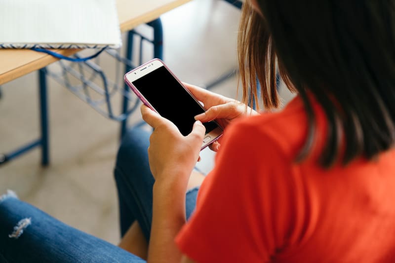 Desde el 3 de noviembre quedará restringido el uso de celulares en escuelas y secundarias en BCS.