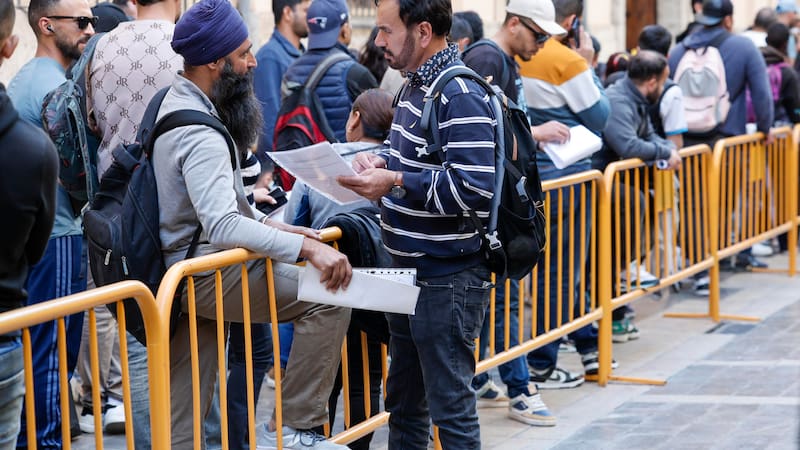 Confirmado por el Gobierno | La regularización de migrantes en España registró más de 18.000 solicitudes en el primer día.