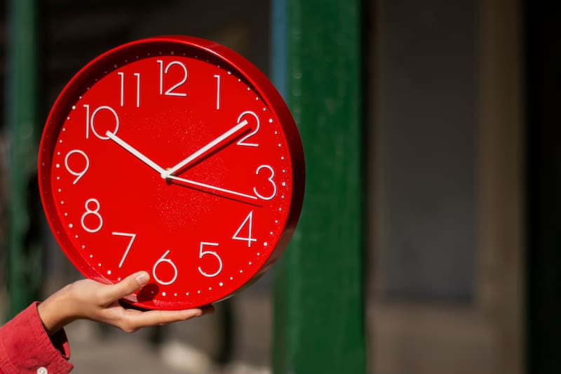 El horario de verano en California llegará pronto a su fin y los relojes deberán atrasarse una hora.