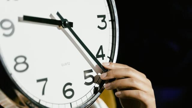 Cambia la hora este domingo 1 y todos tendrán que ajustar sus relojes: será obligatorio en todas estas zonas