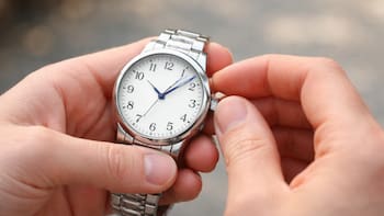 Cambia la hora en todo el país en 2026: qué día y cómo hay que ajustar los relojes