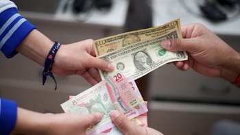 Orden ejecutiva de Trump a bancos contra migrantes no afectará envío de remesas, estima BBVA