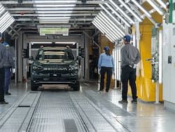 La fábrica que “inventó” la industria automotriz local revivió con la producción de una pick up