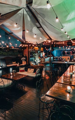 René: el bar con DJ en vivo, cocina gourmet y coctelería premium en pleno Palermo