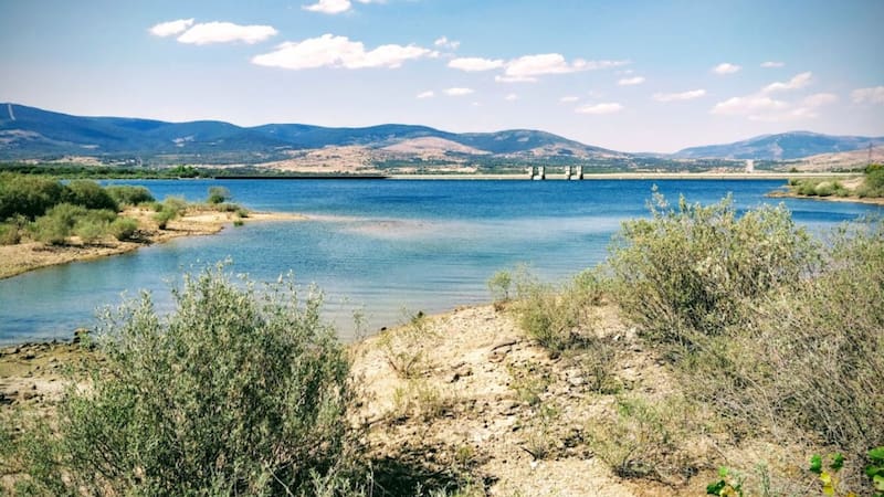 Renovaron la piscina natural más grande del país: tiene 4500 metros y está a solo una hora de la capital